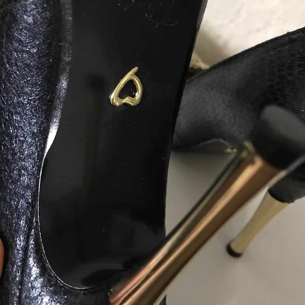 Thalia Sodi Black and Gold Heels Size 6 - Picture 9 of 9